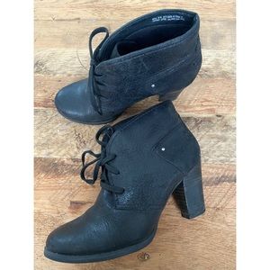 ✨Clark’s distressed leather heeled booties